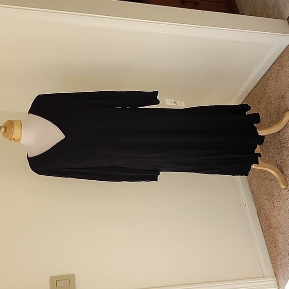 Lauren Ralph Lauren Dresses & Skirts - New! Lauren Ralph Lauren SZ 1X black V neck dress.